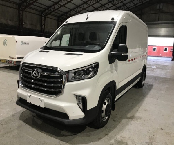SAIC MAXUS Deliver 9 white van